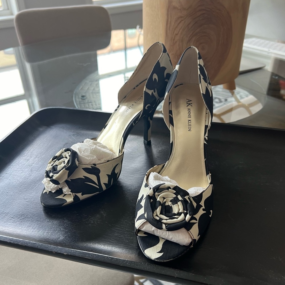 Anne Klein Sling Back Floral Pump
